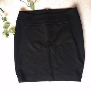 Chic neat black tulip-style tailored mini skirt